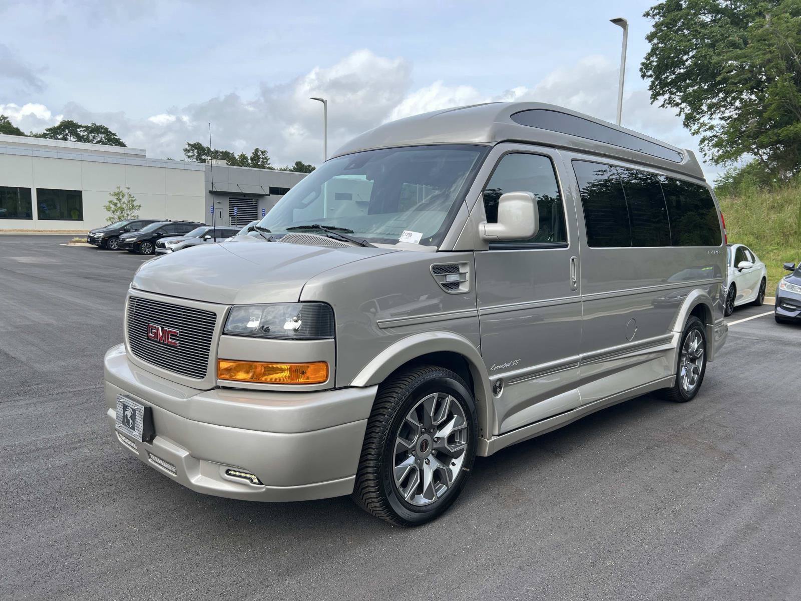 Used 2024 GMC Savana 2500 RWD video 3