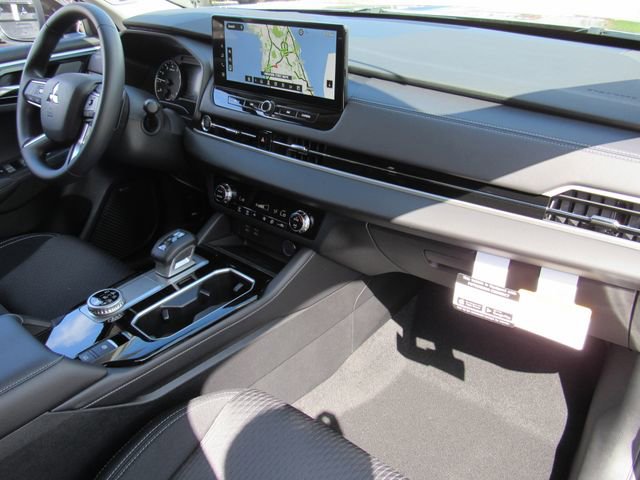 New 2026 Mitsubishi Outlander ES image 11