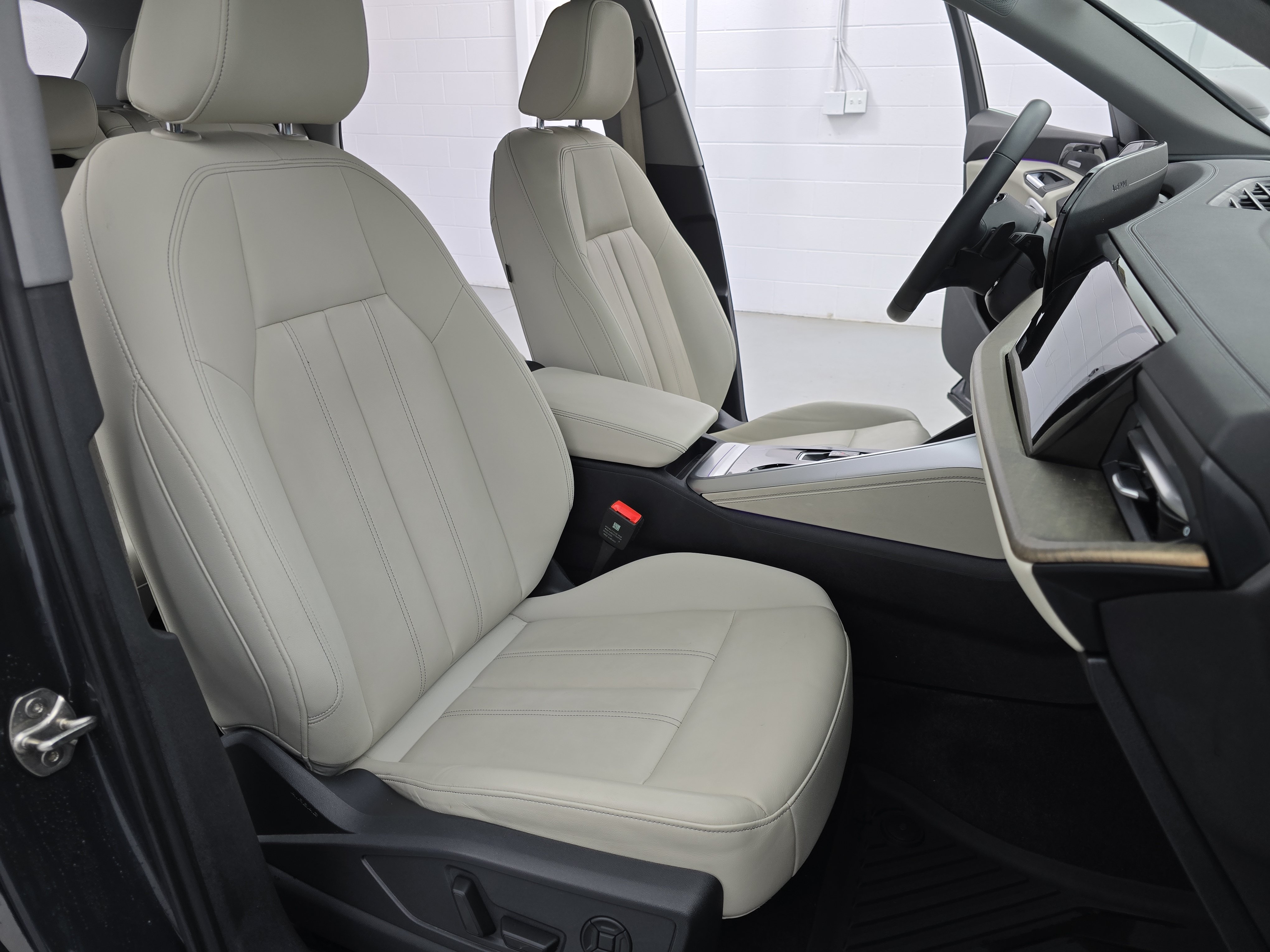 Used 2025 Audi Q5 Premium w/ Premium Plus AWD/4WD image 10