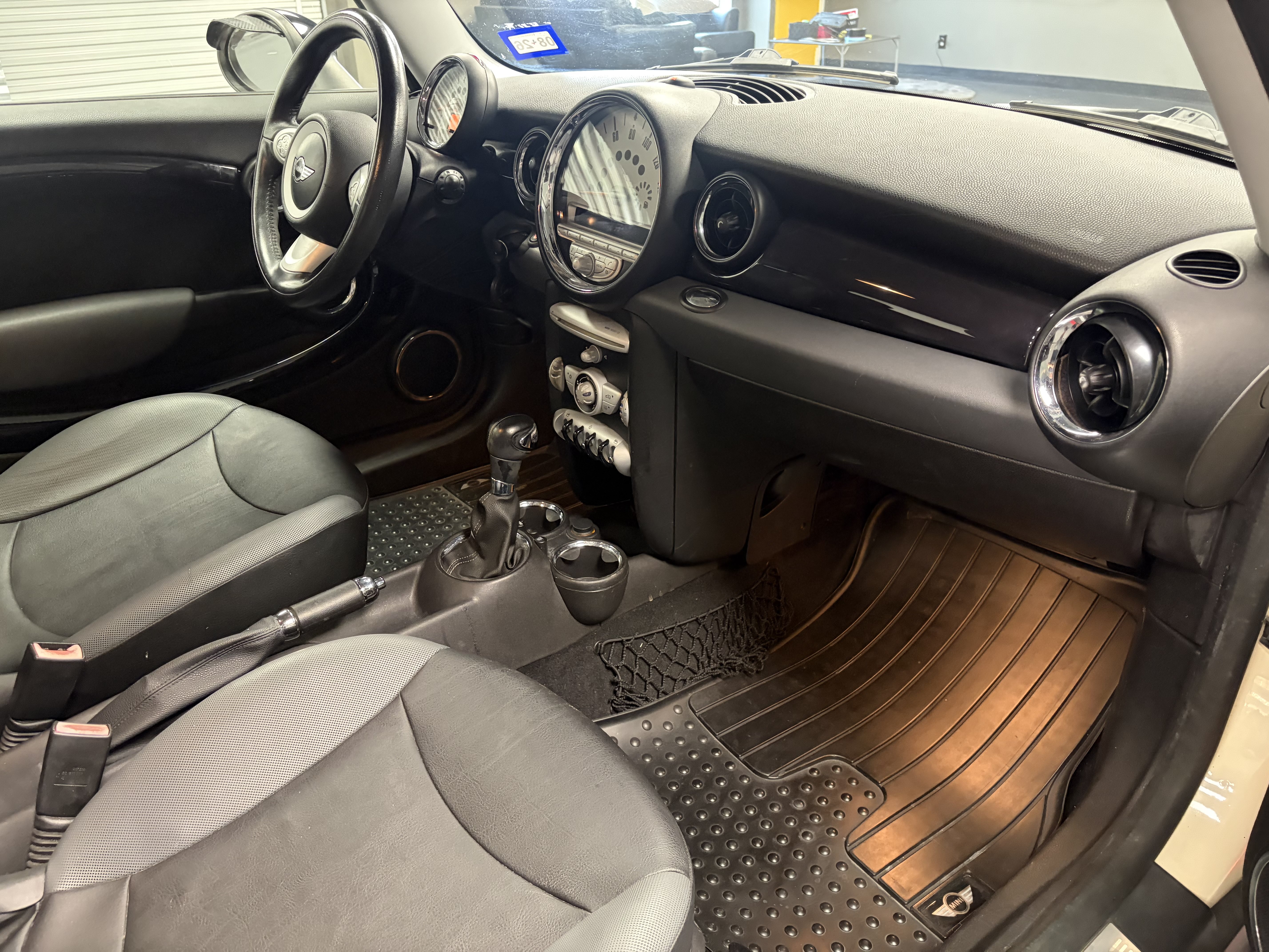 Used 2010 MINI Cooper Hardtop FWD image 11