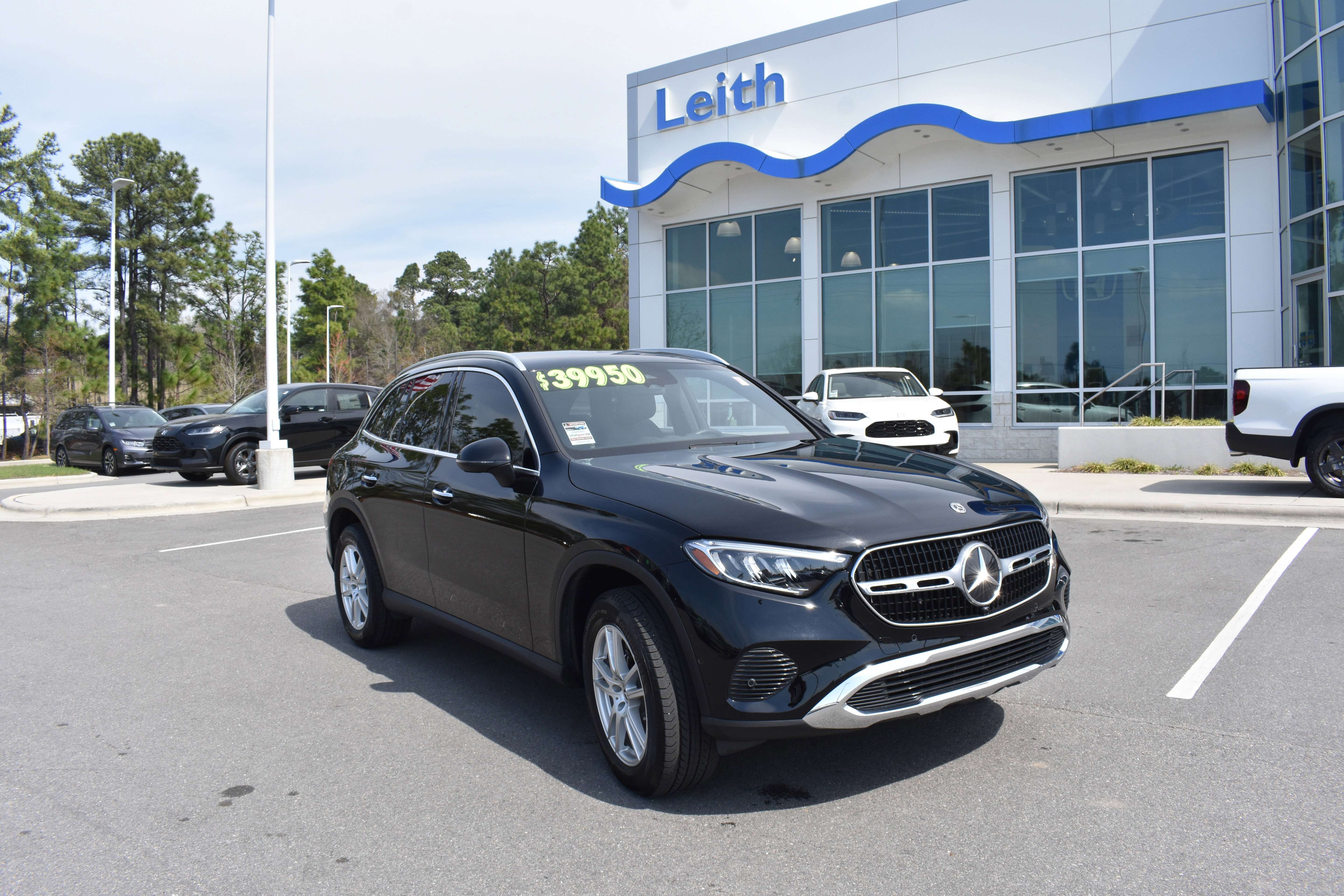 Used 2023 Mercedes-Benz GLC 300 4MATIC image 1