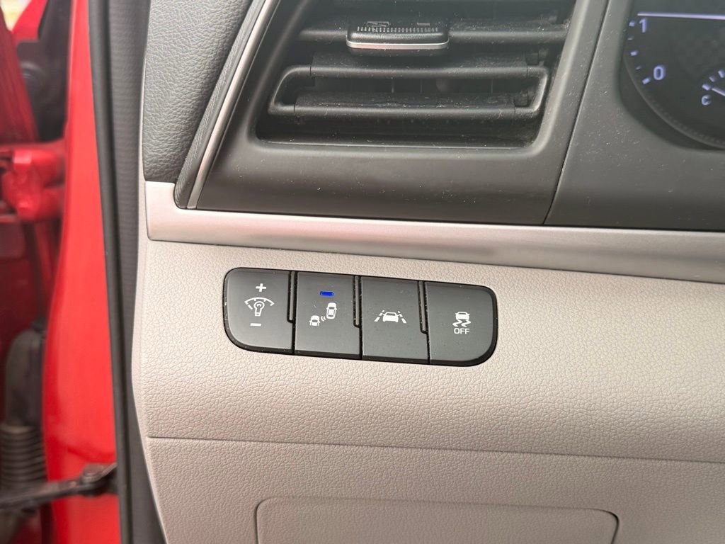 Used 2020 Hyundai Elantra SEL image 16