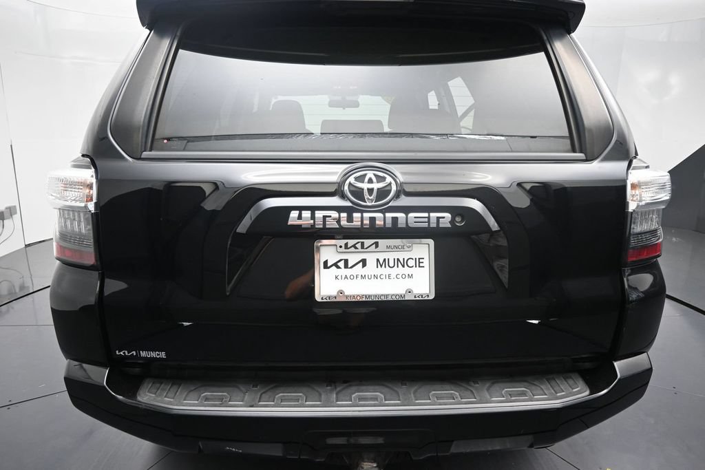 Used 2016 Toyota 4Runner SR5 AWD/4WD image 9