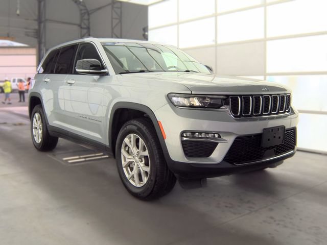 Used 2023 Jeep Grand Cherokee Limited AWD/4WD image 3