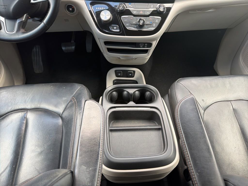 Used 2017 Chrysler Pacifica Touring-L image 24