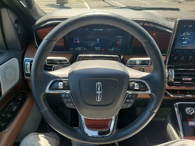 Certified 2023 Lincoln Navigator L Reserve AWD/4WD image 8