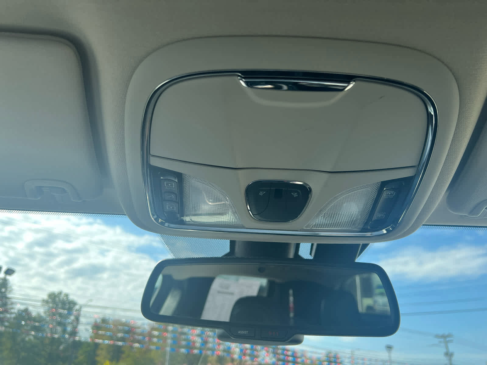 Used 2018 Jeep Cherokee Limited image 36