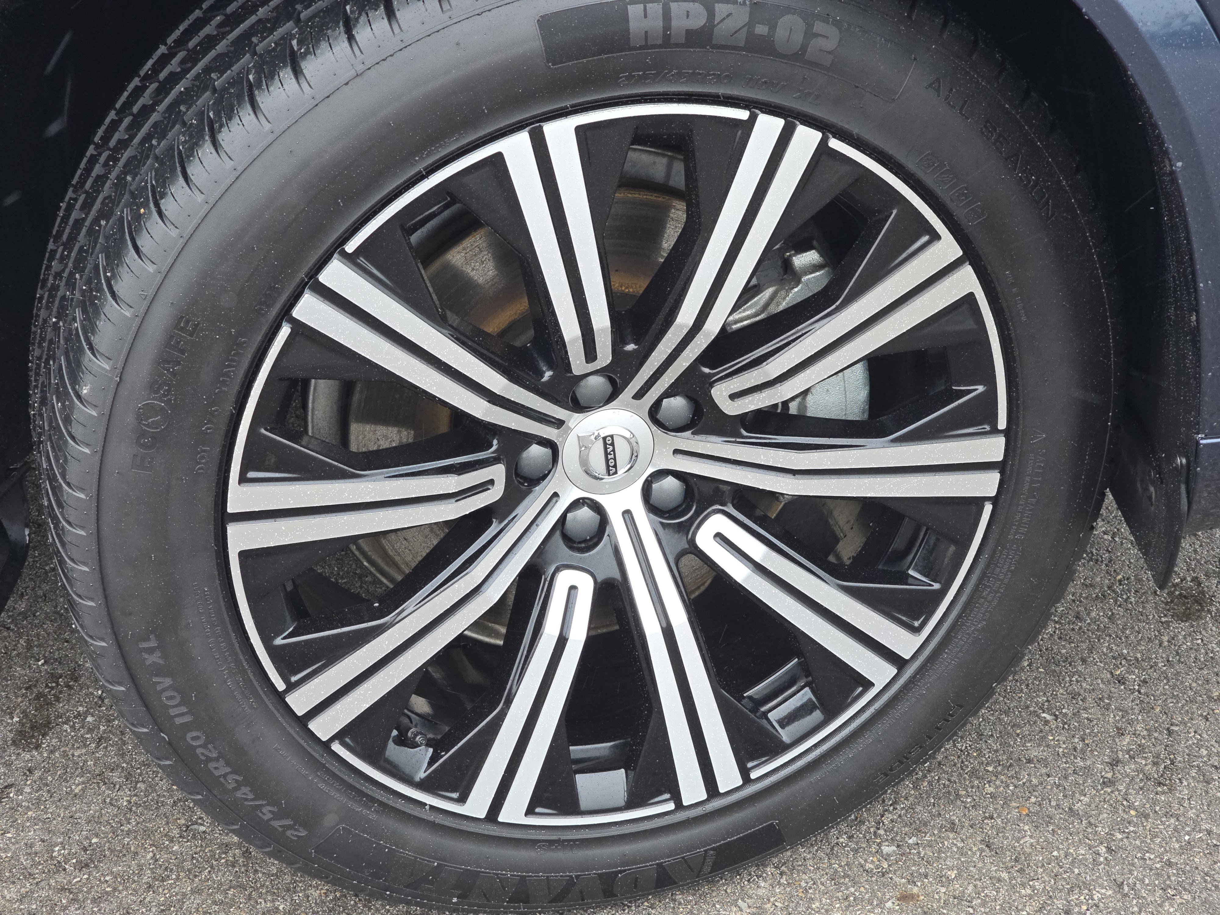 Used 2023 Volvo XC90 B5 Plus AWD/4WD image 14