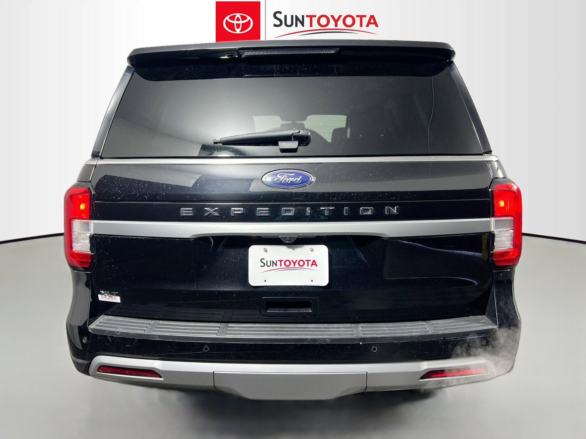 Used 2024 Ford Expedition XLT image 5