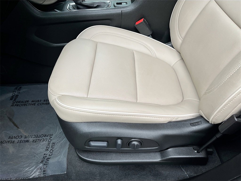 Used 2023 Chevrolet Traverse Premier image 20