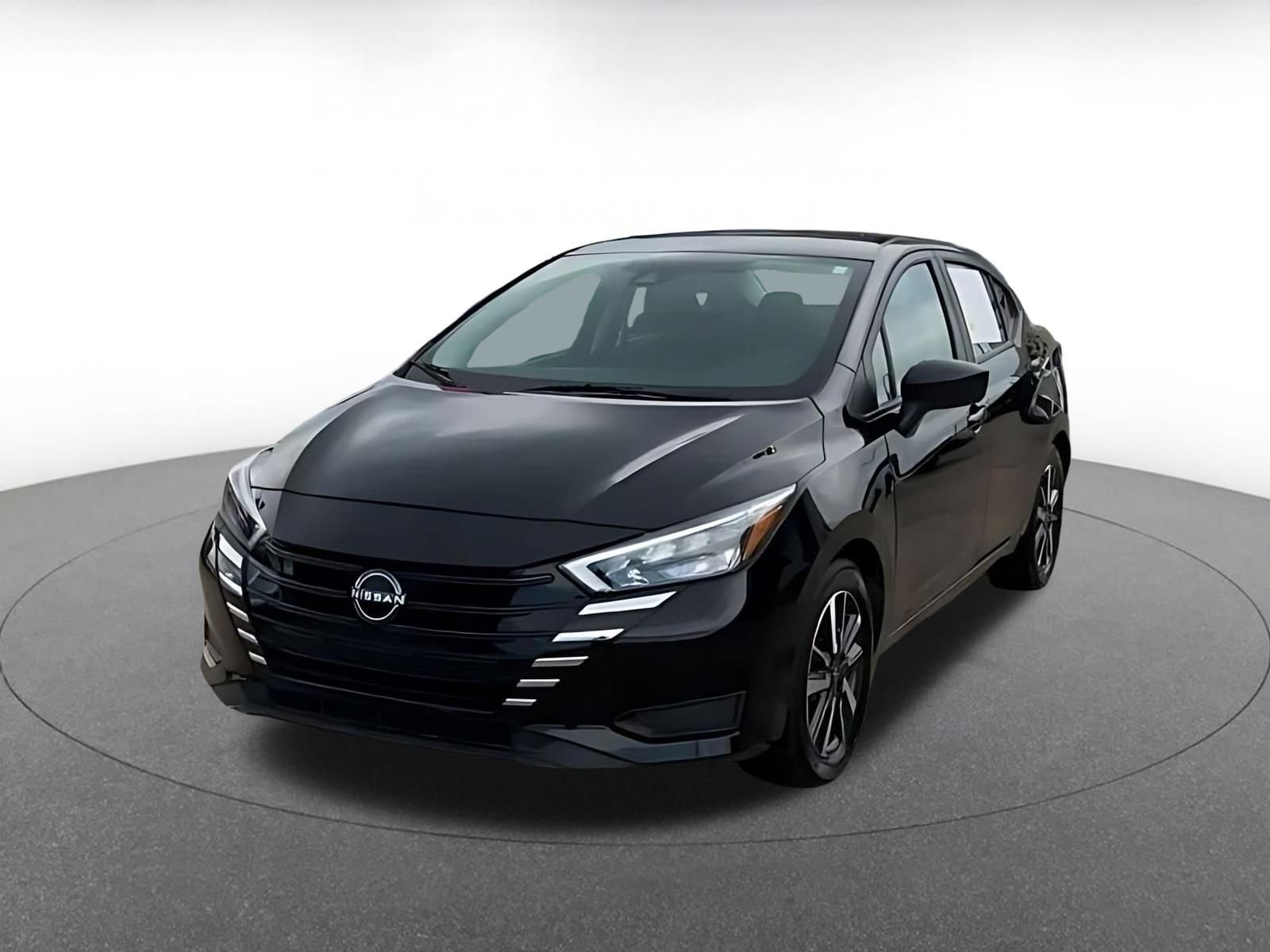 Used 2025 Nissan Versa SV FWD image 4
