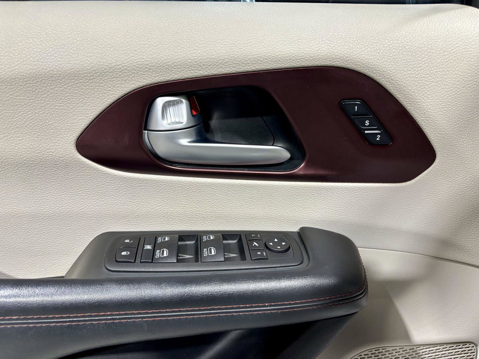 Used 2017 Chrysler Pacifica Limited w/ UConnect Theater Package image 19