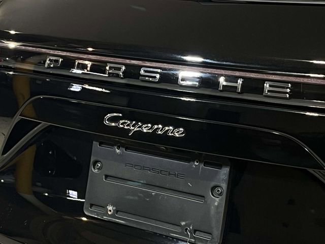 Used 2023 Porsche Cayenne w/ Premium Package AWD/4WD image 11