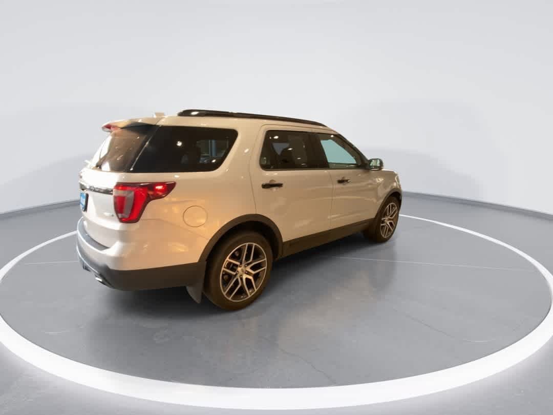 Used 2017 Ford Explorer Sport w/ Equipment Group 401A AWD/4WD image 8