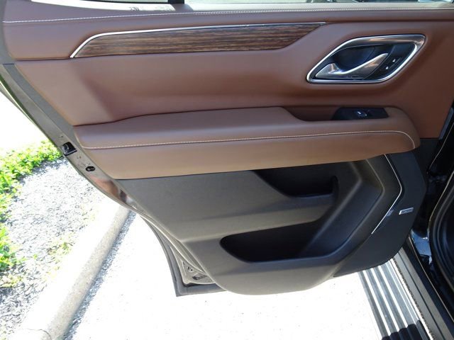 Used 2023 Chevrolet Tahoe High Country AWD/4WD image 19