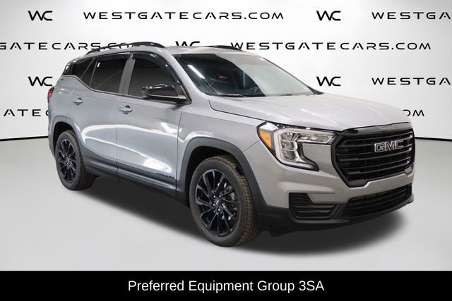 Used 2023 GMC Terrain SLE w/ Driver Convenience Package image 2