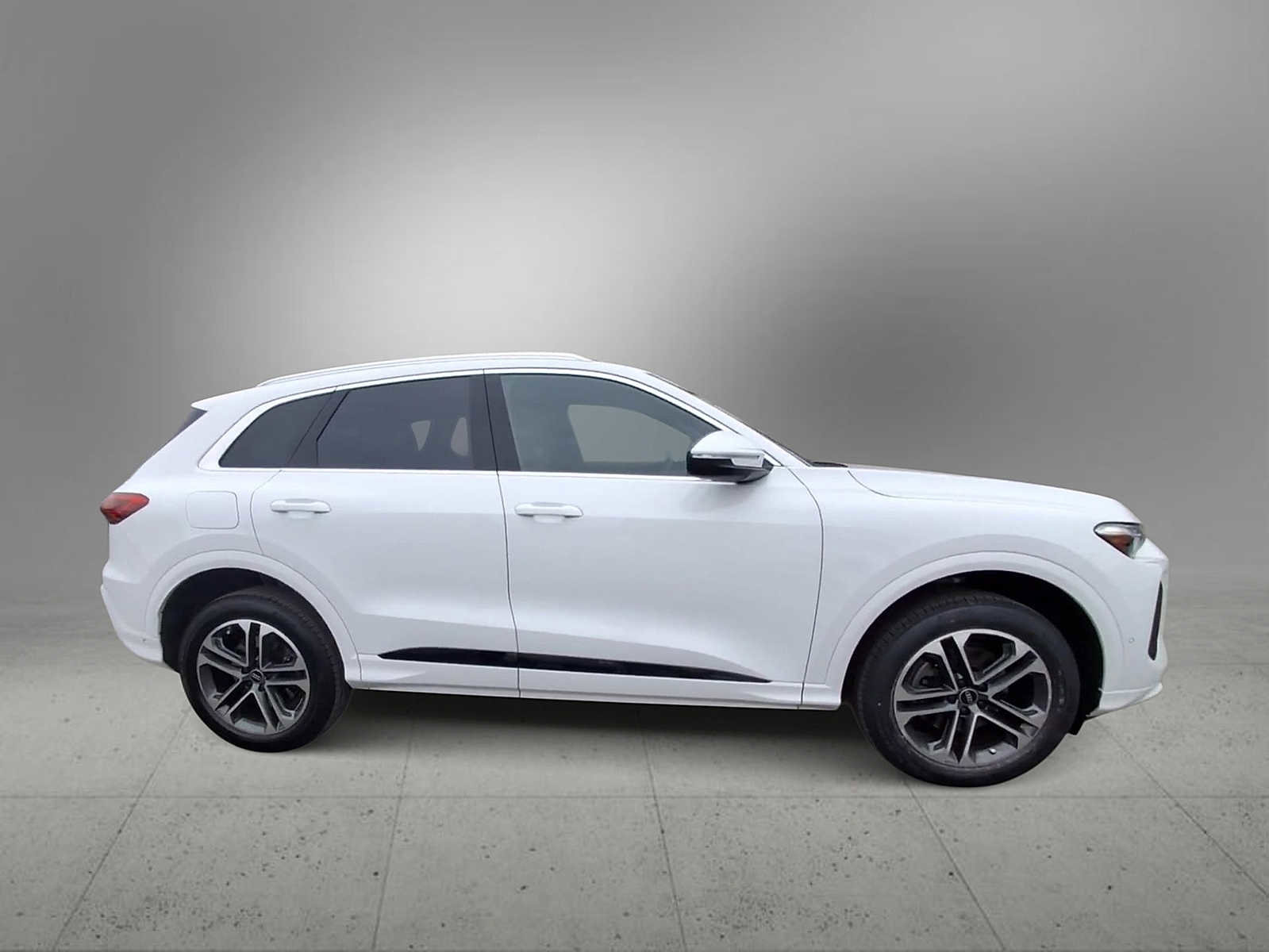 Certified 2025 Audi Q5 Premium Plus w/ Premium Plus image 9