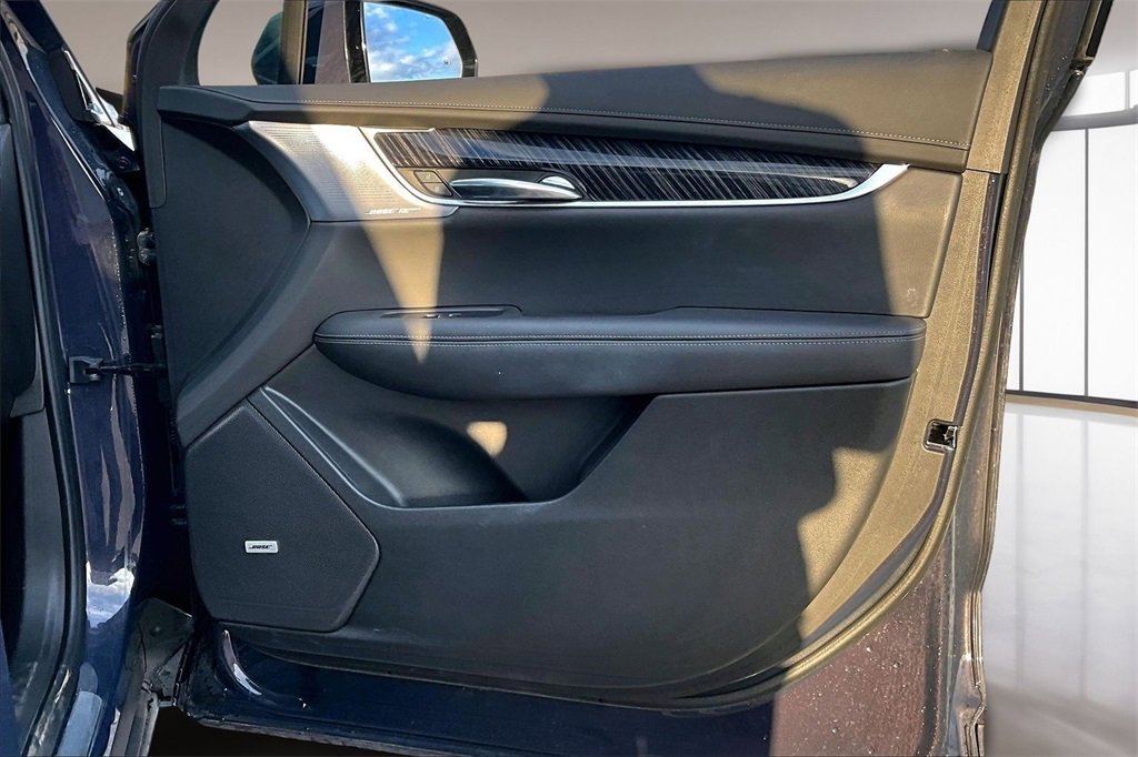 Used 2025 Cadillac XT6 Premium Luxury image 19