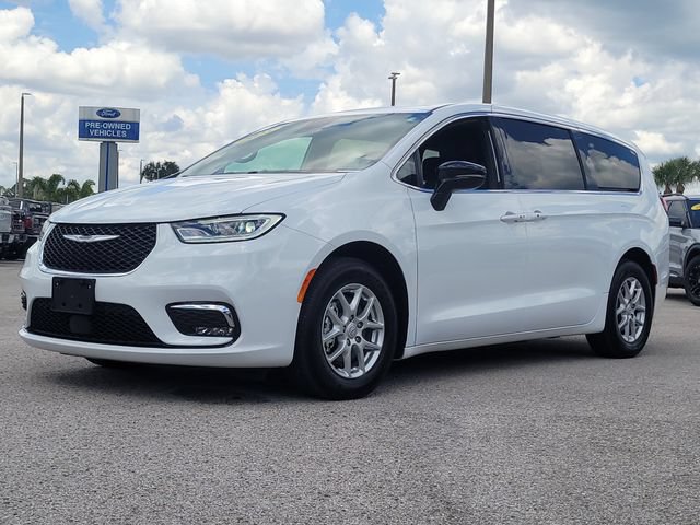 Used 2025 Chrysler Pacifica Select FWD image 33