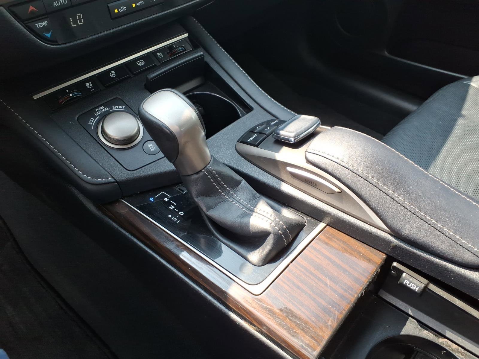 Used 2016 Lexus ES 350 w/ Luxury Package w/Wood Trim FWD image 14