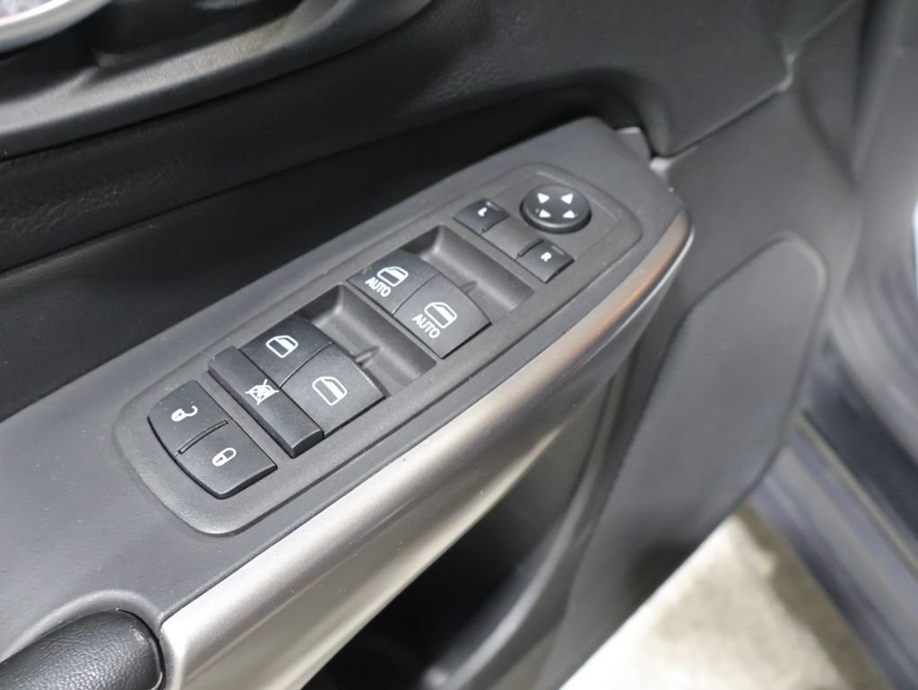 Used 2021 Jeep Cherokee Limited AWD/4WD image 14