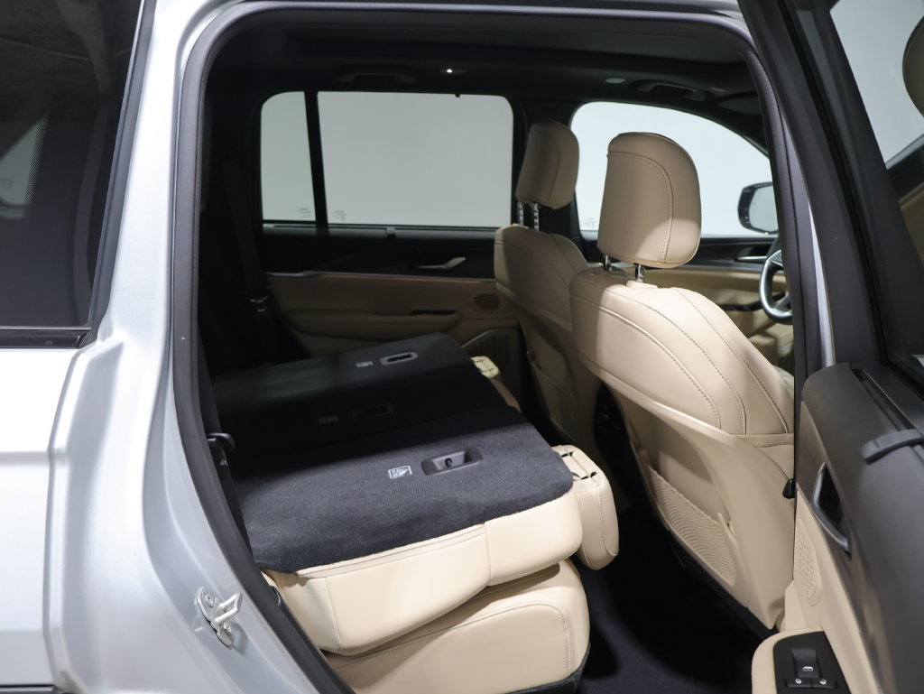 Certified 2023 Jeep Grand Cherokee Limited w/ Luxury Tech Group II AWD/4WD image 21