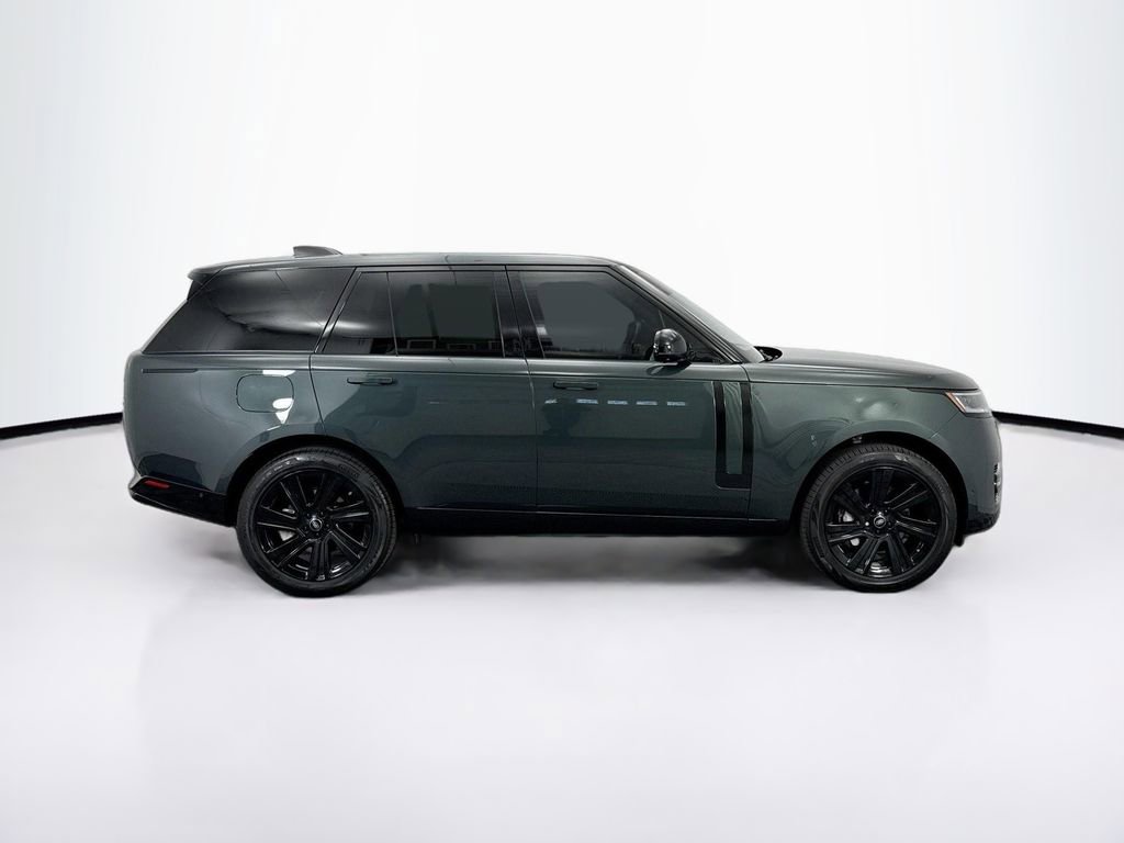 Used 2023 Land Rover Range Rover SE image 4