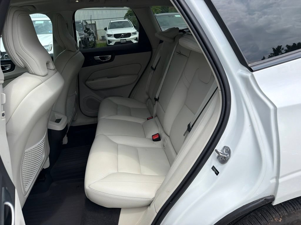 Used 2024 Volvo XC60 B5 Plus w/ Climate Package AWD/4WD image 6