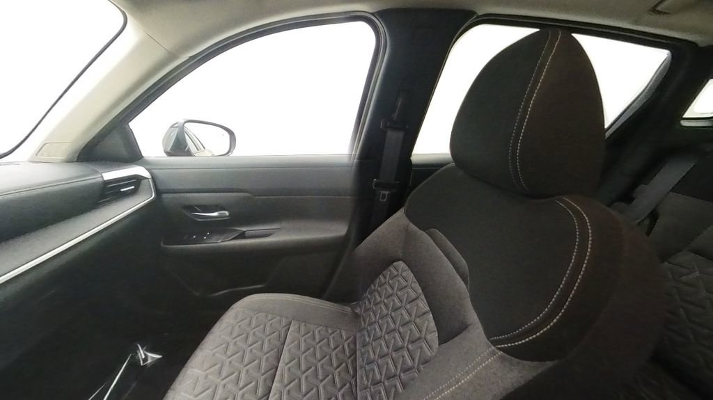 Used 2025 Nissan Kicks SV AWD/4WD image 22