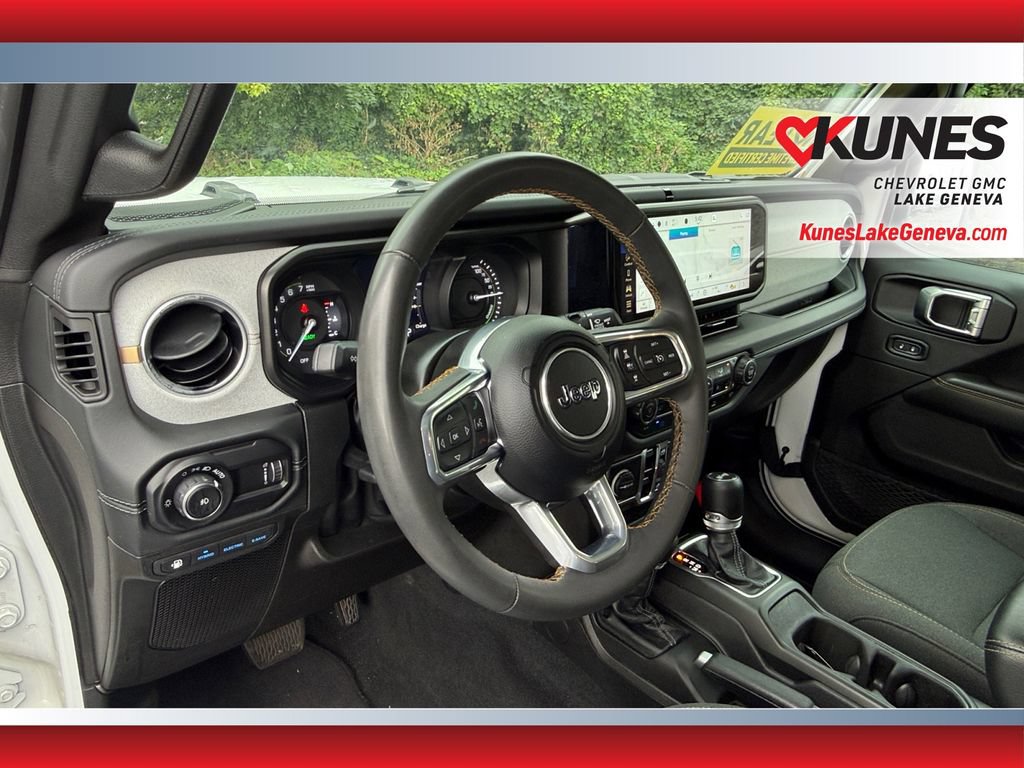Used 2024 Jeep Wrangler Unlimited Sahara AWD/4WD image 16