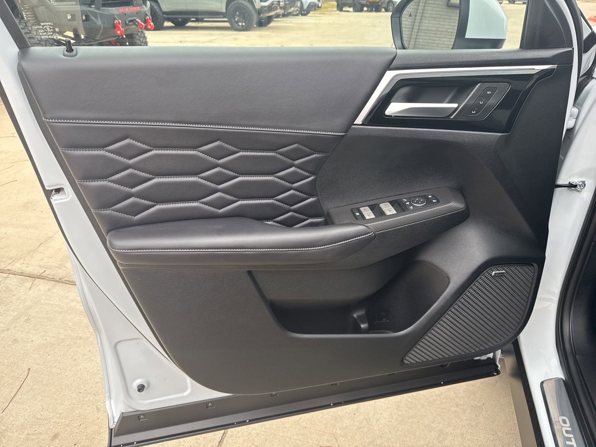 New 2026 Mitsubishi Outlander SEL FWD image 5