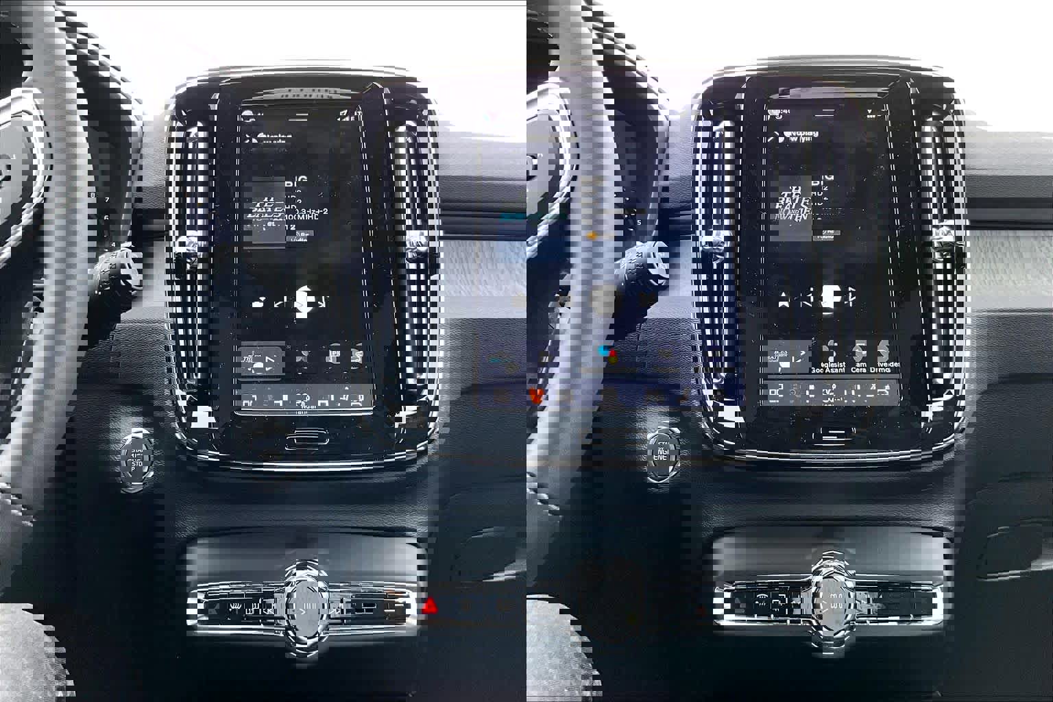 Used 2026 Volvo XC40 B5 Core w/ Climate Package image 35