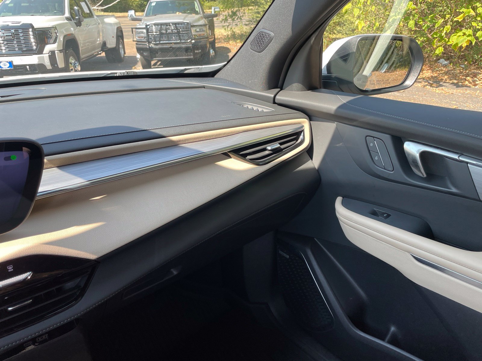 Used 2025 Buick Enclave Preferred w/ LPO, Floor Liner Package FWD image 31
