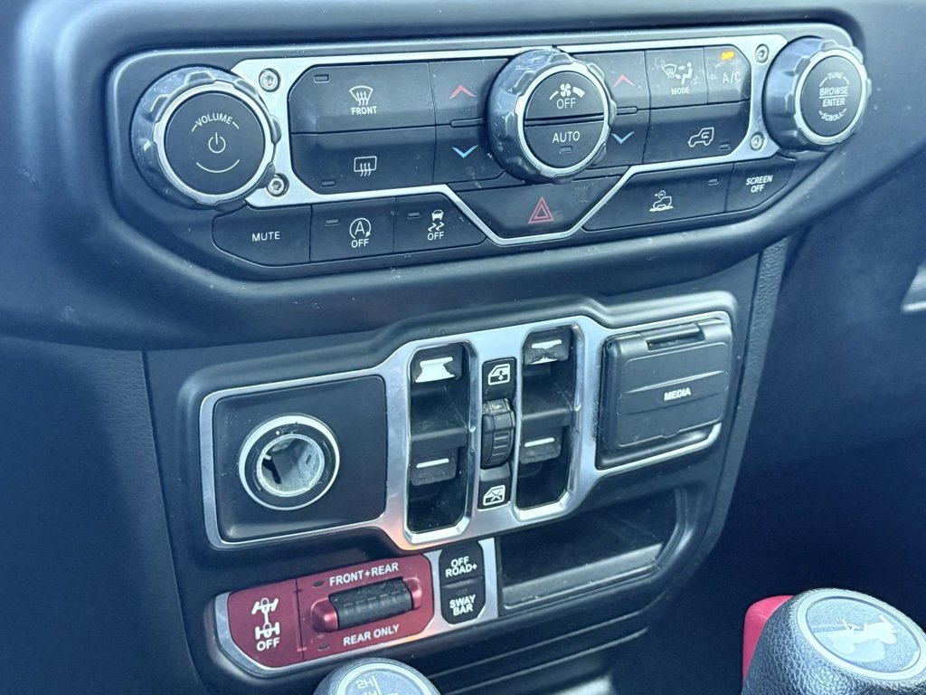 Used 2021 Jeep Wrangler Unlimited Rubicon w/ Xtreme Recon 35" Tire Package image 17