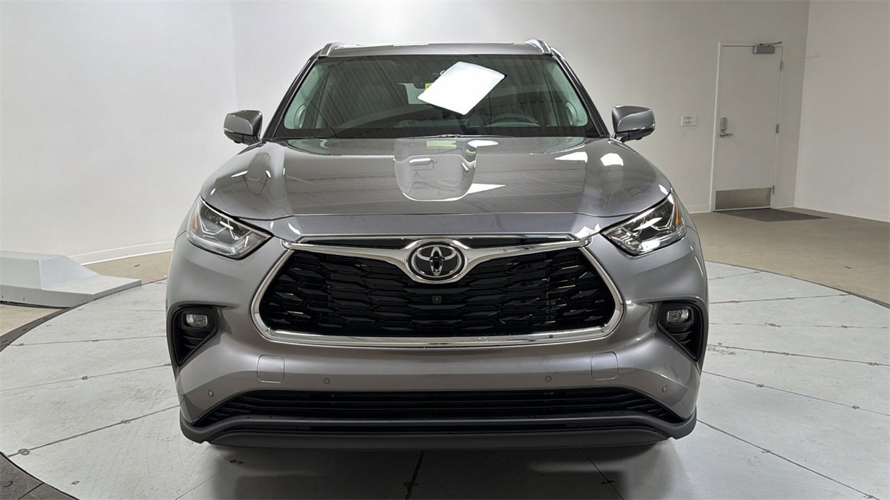 New 2026 Toyota Highlander Limited video 2