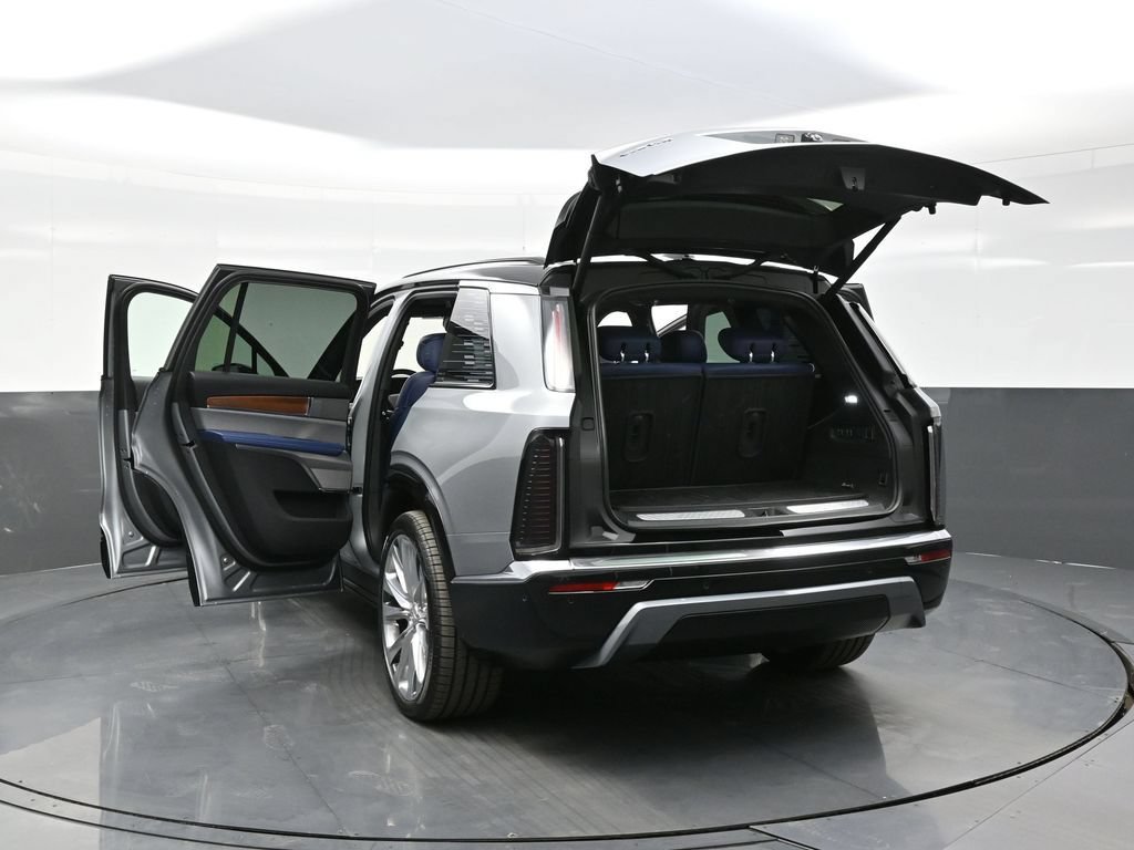 New 2026 Cadillac Vistiq Premium Luxury w/ LPO, Floor Liner Package AWD/4WD image 37