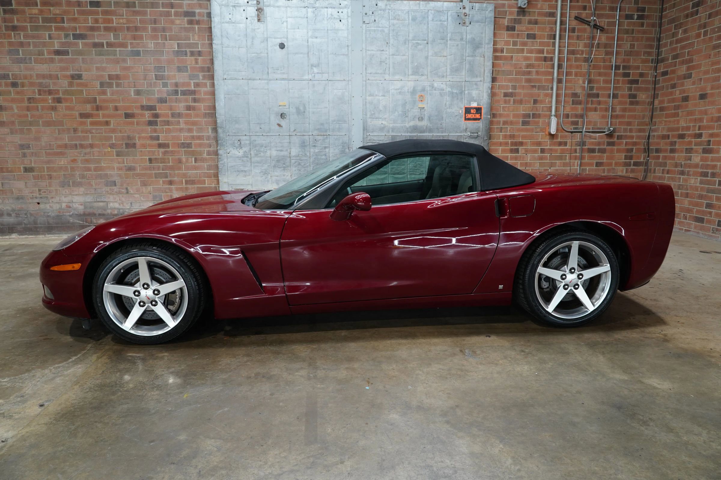 Used 2006 Chevrolet Corvette Coupe w/ Preferred Equipment Group RWD image 9