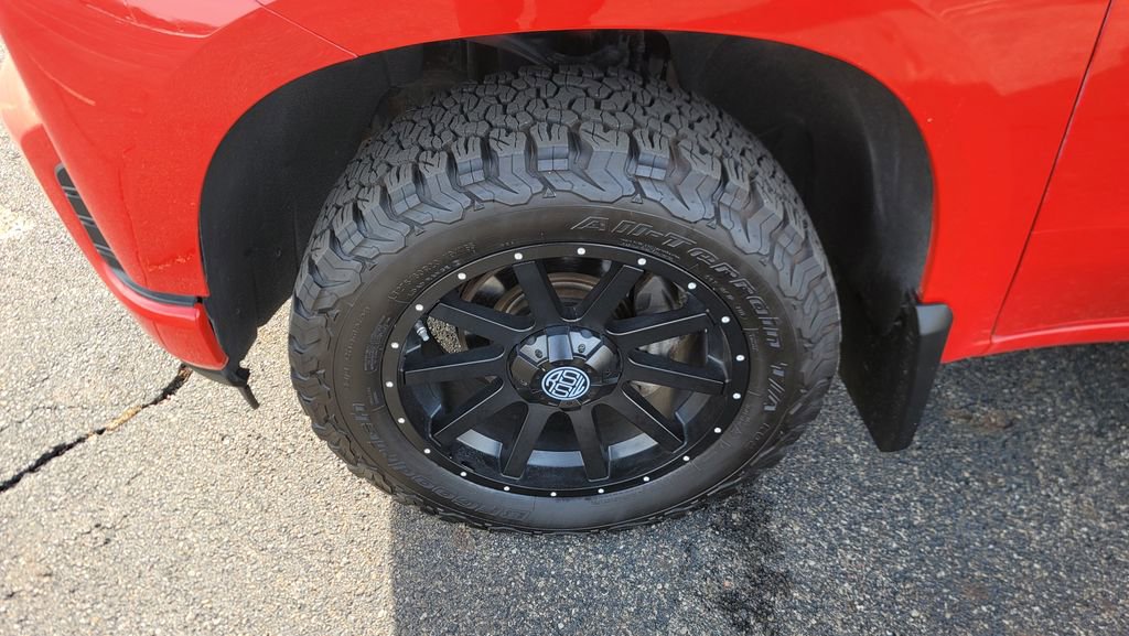 Used 2021 Chevrolet Silverado 1500 Custom w/ LPO, Dark Essentials Package image 6