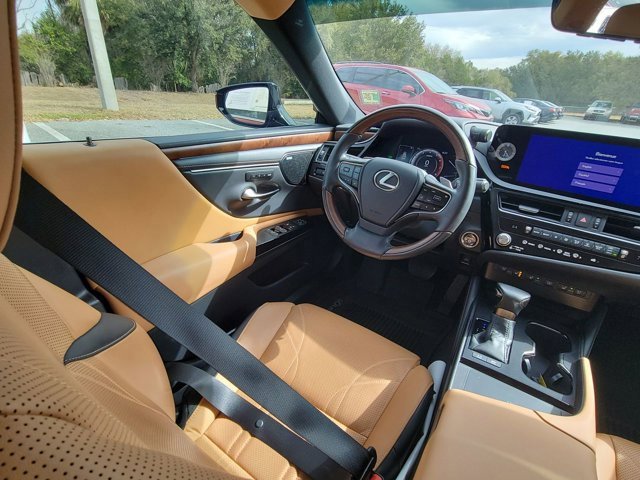 Used 2024 Lexus ES 300h Ultra Luxury w/ Accessory Package (Z2) image 7