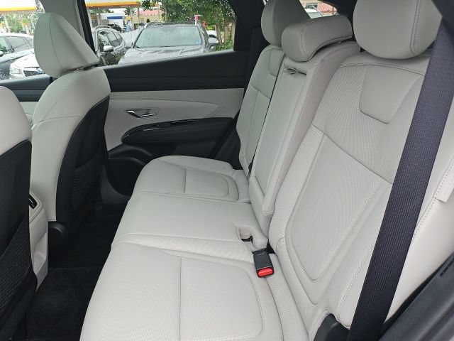 Used 2025 Hyundai Tucson Limited AWD/4WD image 16