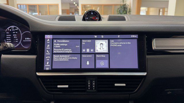 Used 2021 Porsche Cayenne Turbo image 10