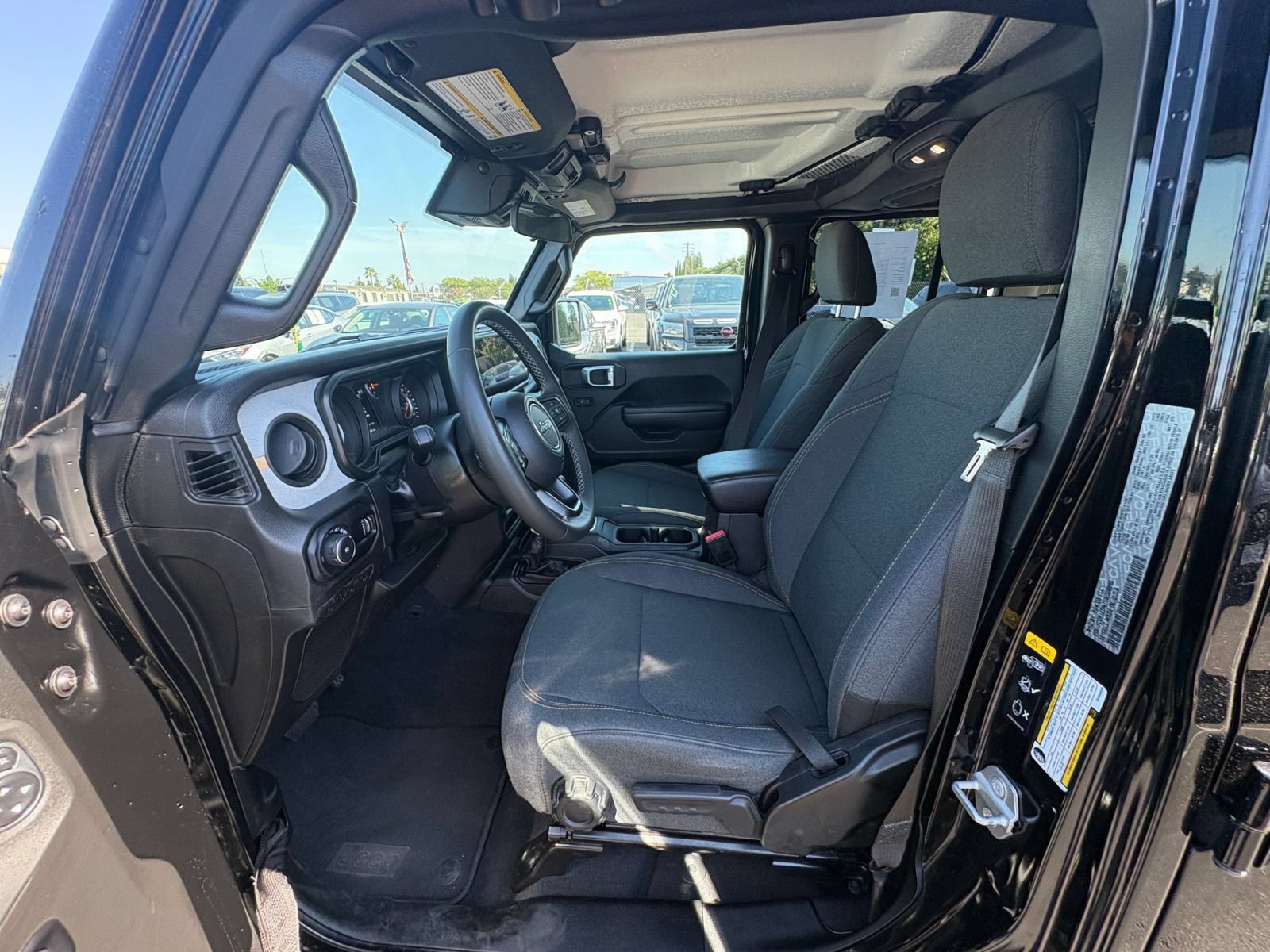 Used 2025 Jeep Wrangler Unlimited Sport AWD/4WD image 25