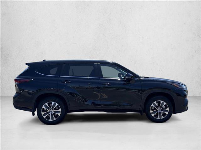 Certified 2026 Toyota Highlander XLE AWD/4WD image 4