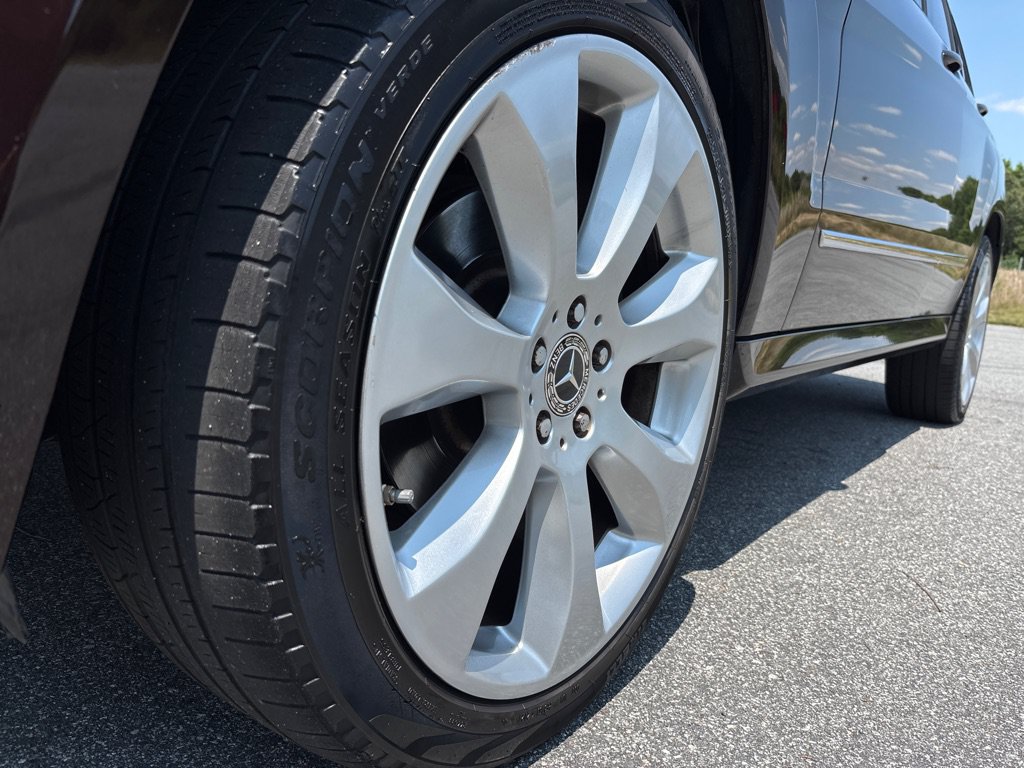 Used 2011 Mercedes-Benz GLK 350 4MATIC image 9