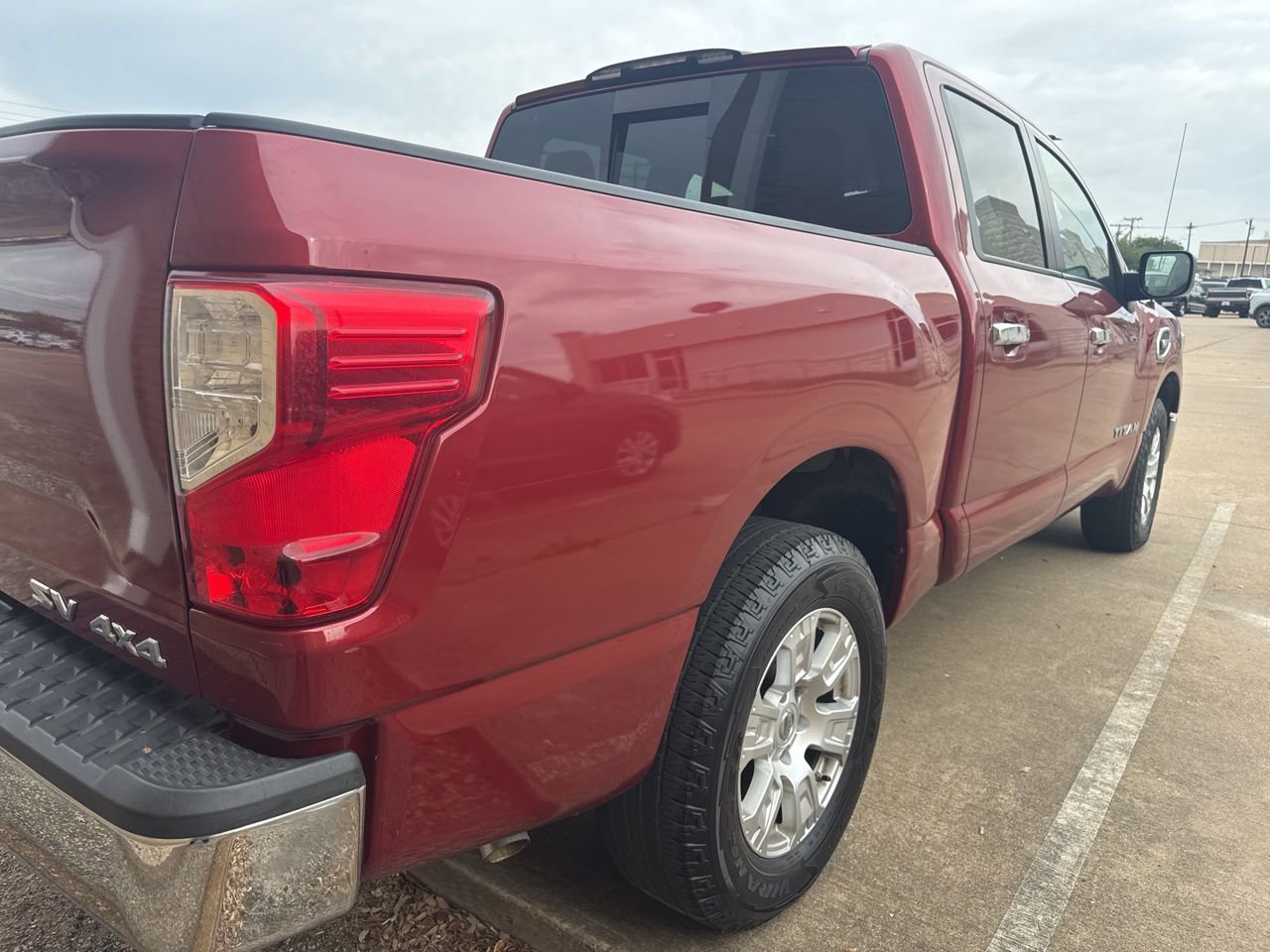 Used 2017 Nissan Titan SV AWD/4WD image 5