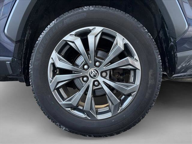Used 2022 Toyota RAV4 Limited image 9