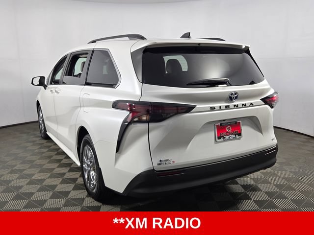 Used 2025 Toyota Sienna XLE FWD image 6