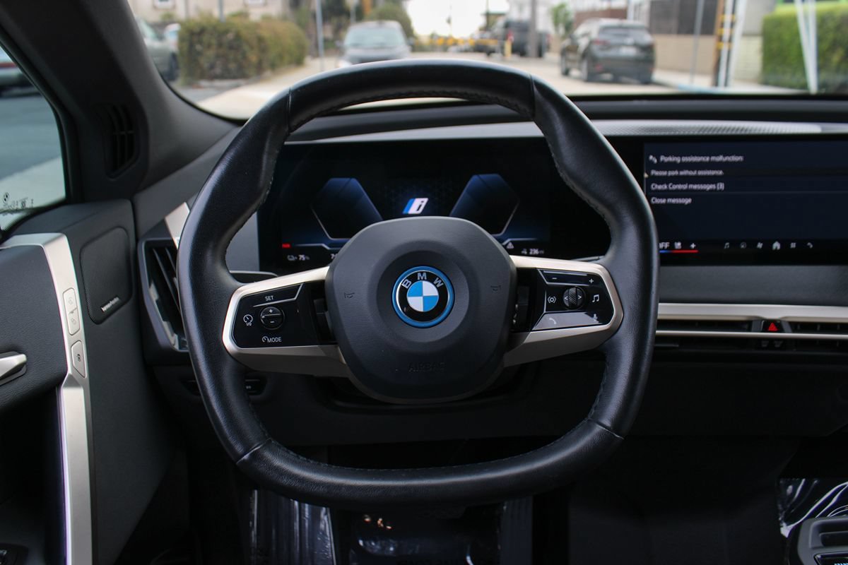 Used 2024 BMW iX xDrive50 w/ Premium Package AWD/4WD image 25