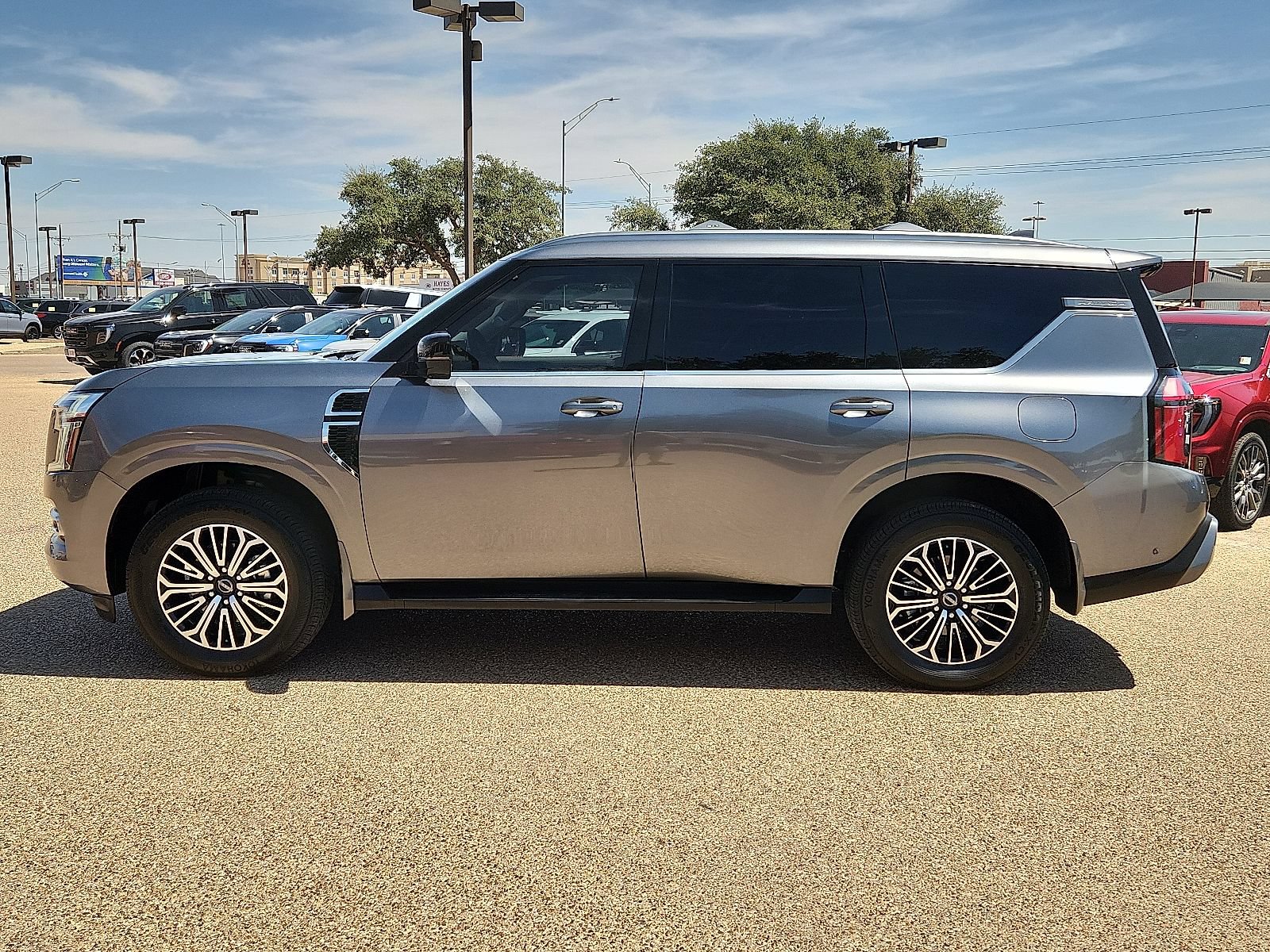 Used 2025 Nissan Armada Platinum w/ Convenience Package RWD image 2