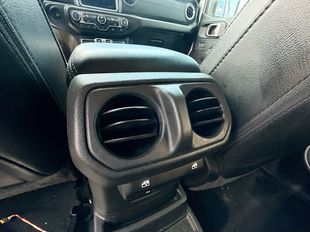 Used 2022 Jeep Wrangler Unlimited Sahara AWD/4WD image 27